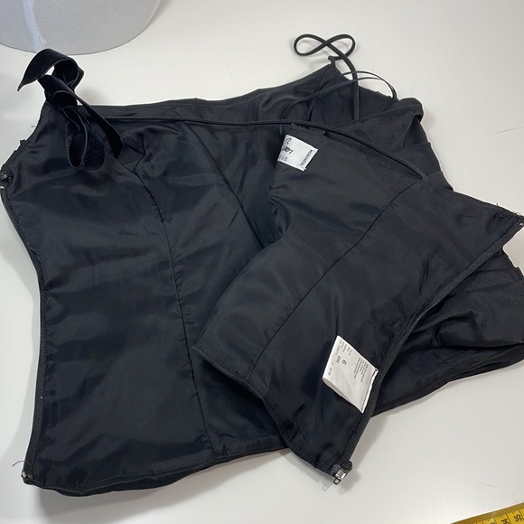 Lily Simon Black Ruched Top, Sleeveless, Size 6 - Picture 15 of 15